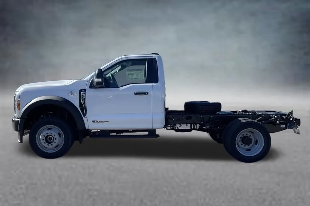 2026 Ford F-550 XL photo 1
