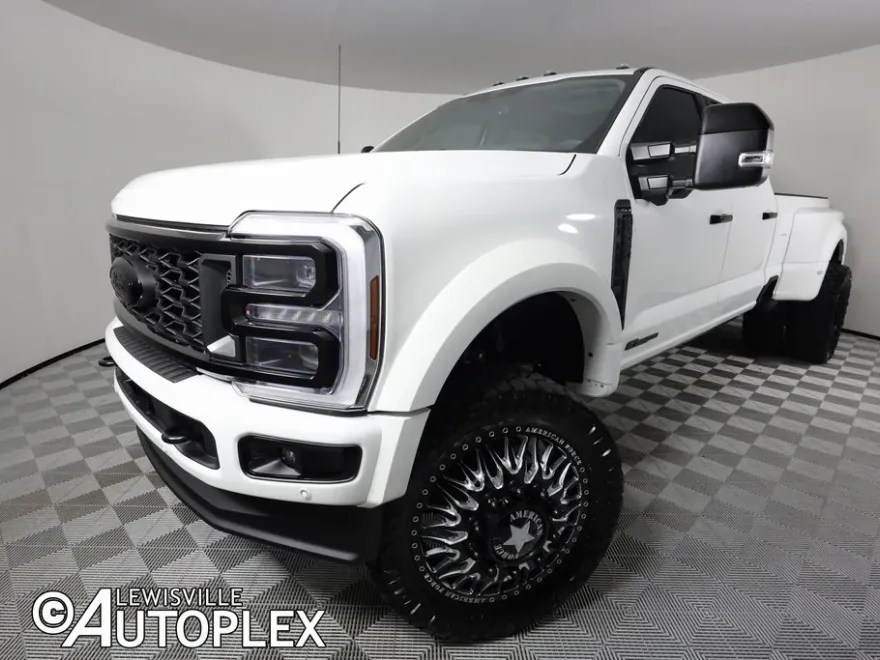 2025 Ford F-450 Platinum photo 1