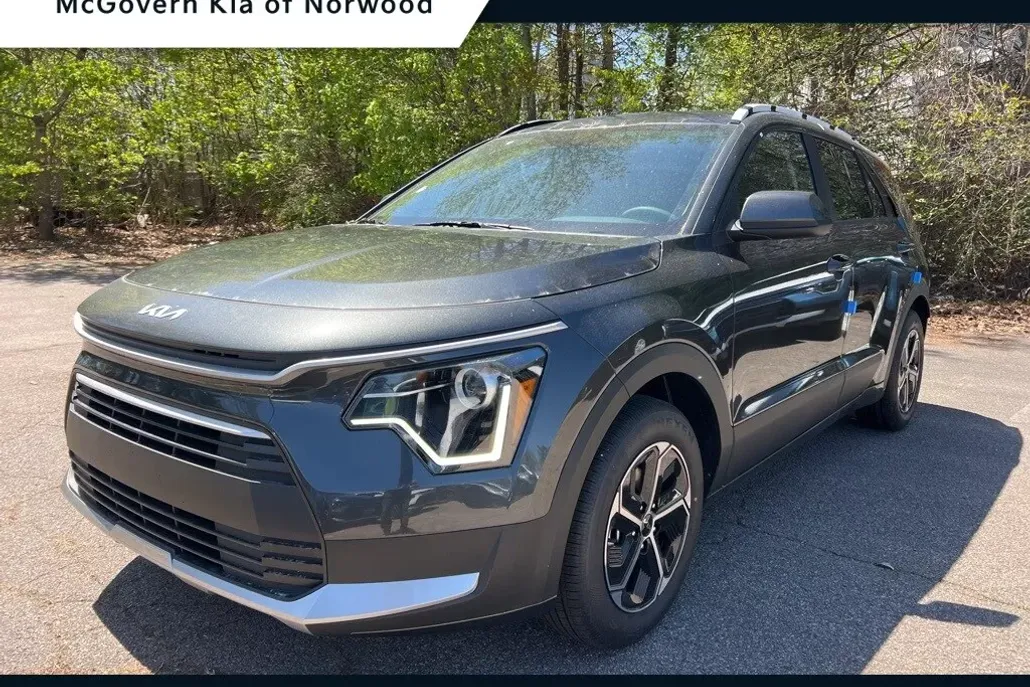 2025 Kia Niro LX photo 1