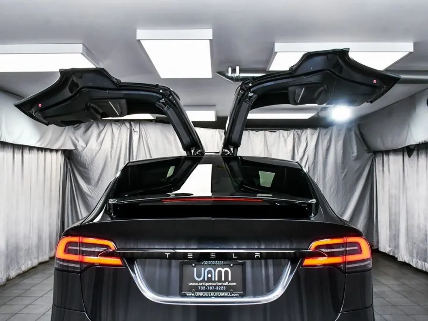 2024 Tesla Model X photo 14