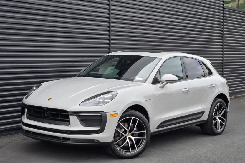 2026 Porsche Macan T photo 1