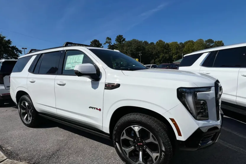 2025 Gmc Yukon AT4 Ultimate photo 1