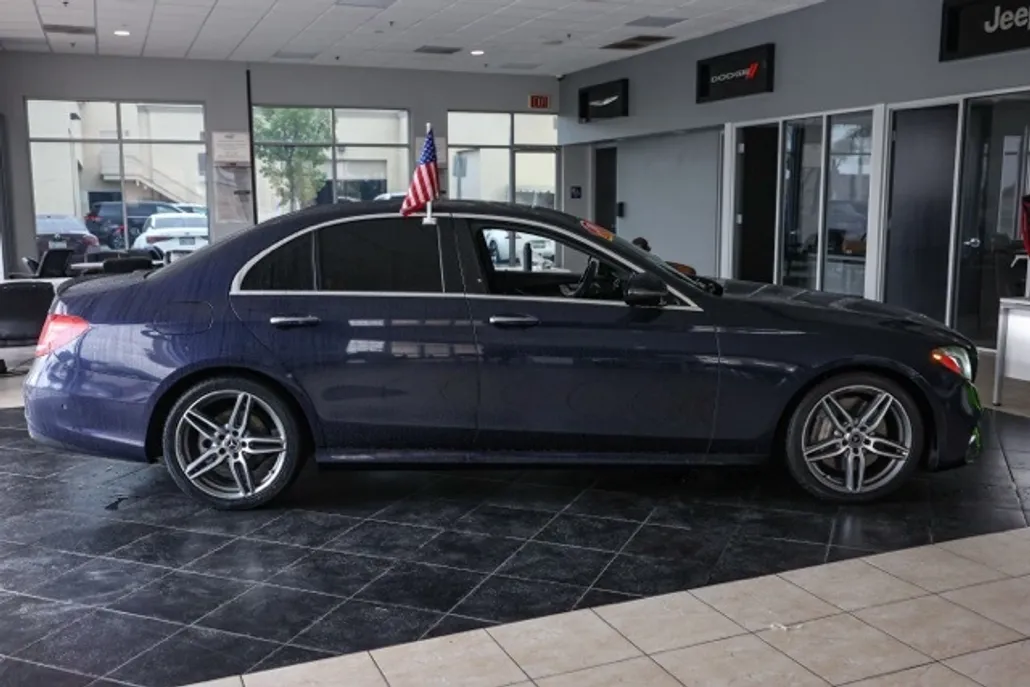 2019 Mercedes Benz E 300 photo 1