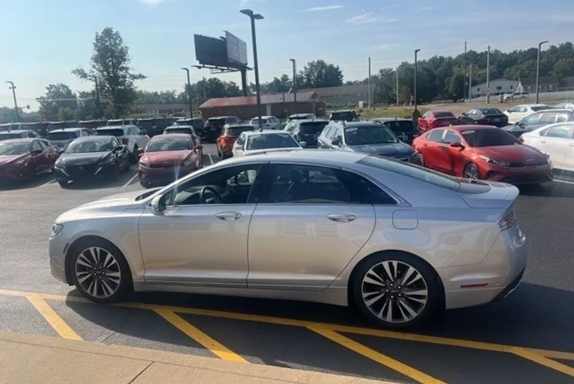 2019 Lincoln MKZ Hybrid Reserve photo 1