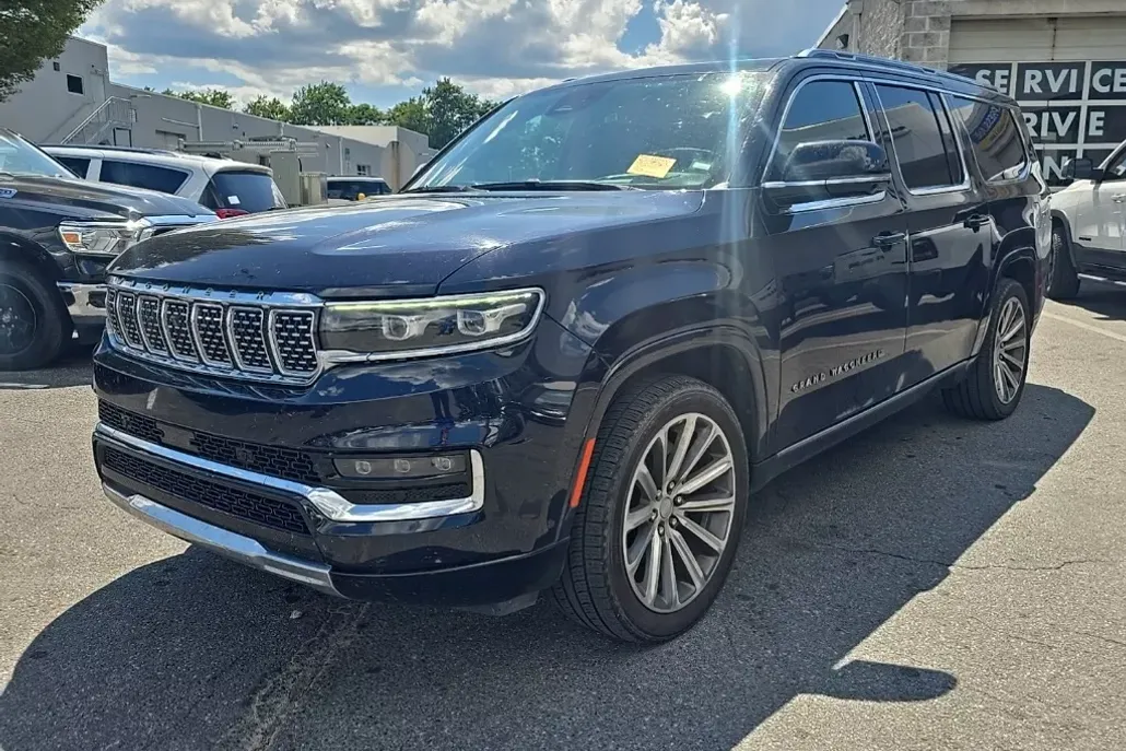 2023 Jeep Grand Wagoneer L II photo 1