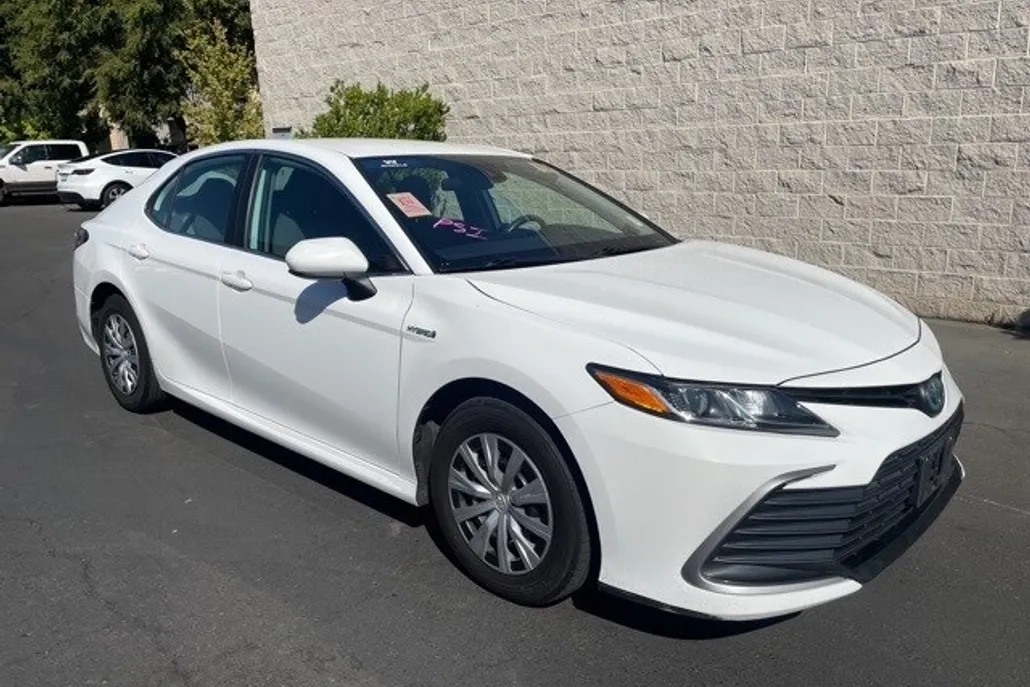 2021 Toyota Camry Hybrid LE photo 1