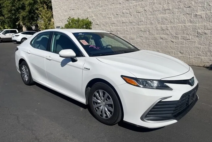 2021 Toyota Camry Hybrid LE photo 1
