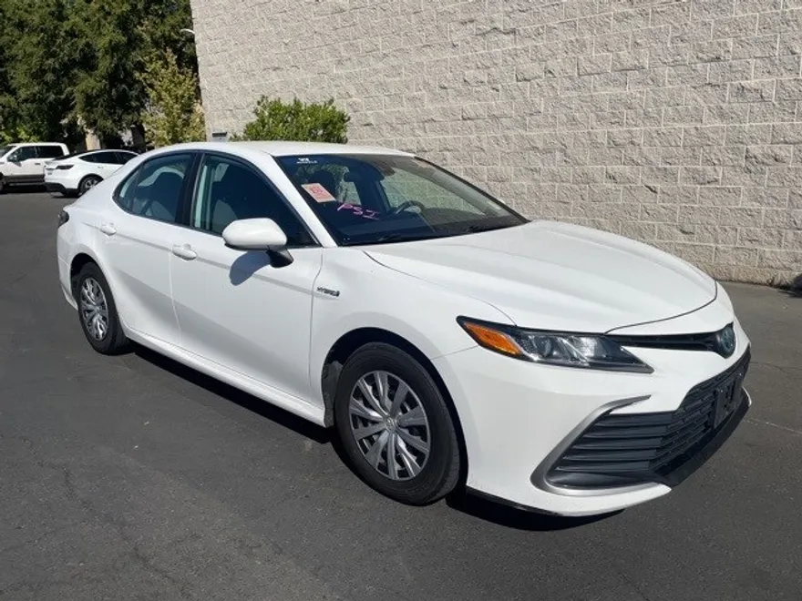 2021 Toyota Camry Hybrid LE photo 1