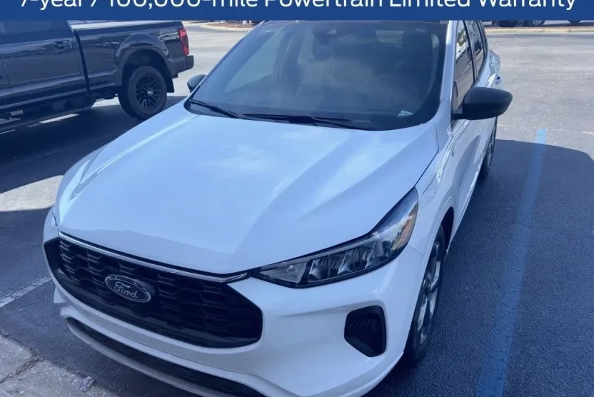 2023 Ford Escape ST-Line photo 1