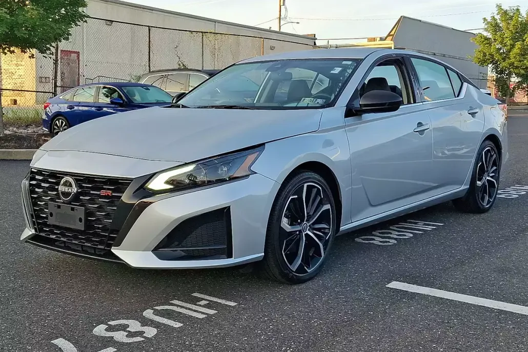 2024 Nissan Altima 2.5 SR photo 1