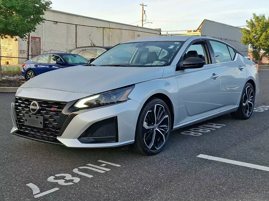 2024 Nissan Altima 2.5 SR photo 1