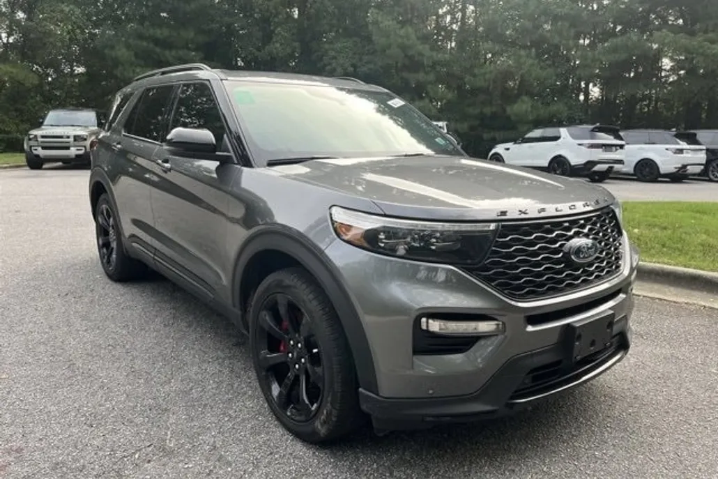2023 Ford Explorer ST photo 1