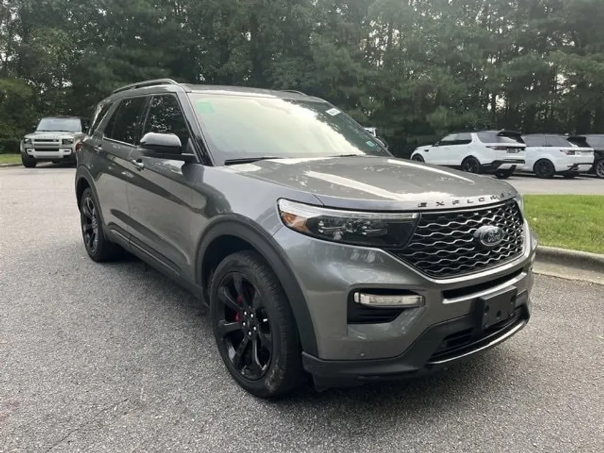 2023 Ford Explorer ST photo 1