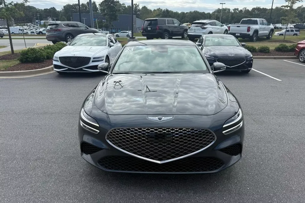 2023 Genesis G70 2.0T photo 1