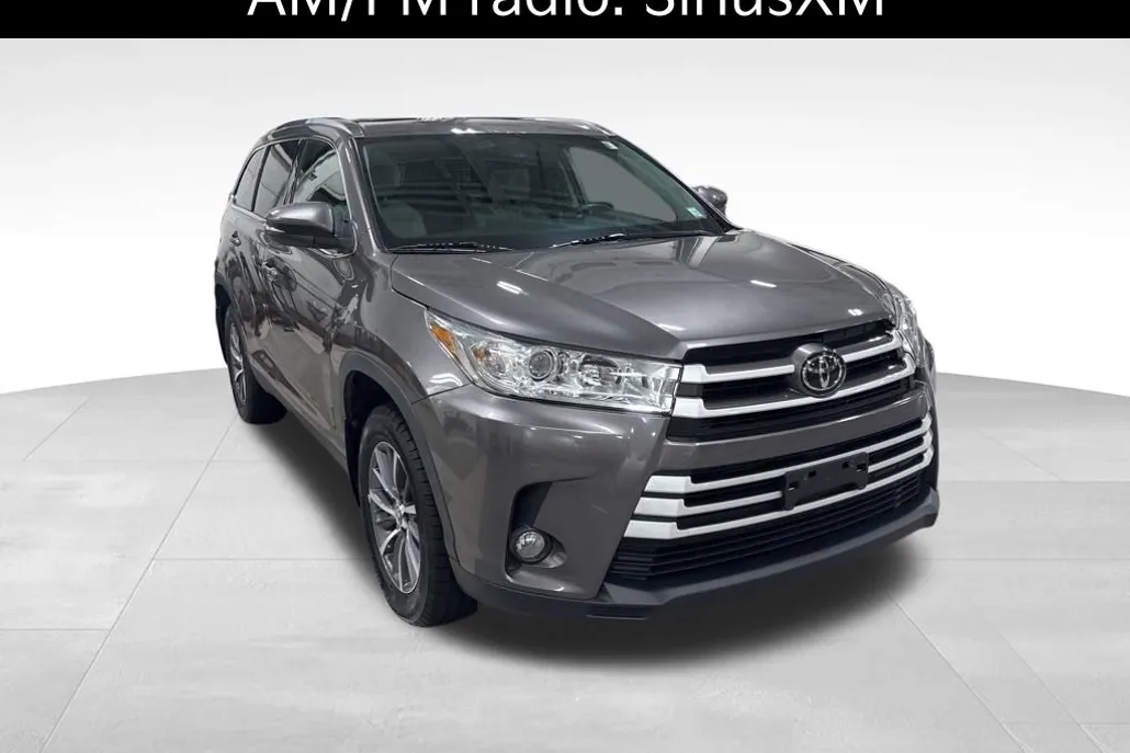 2019 Toyota Highlander SE photo 1