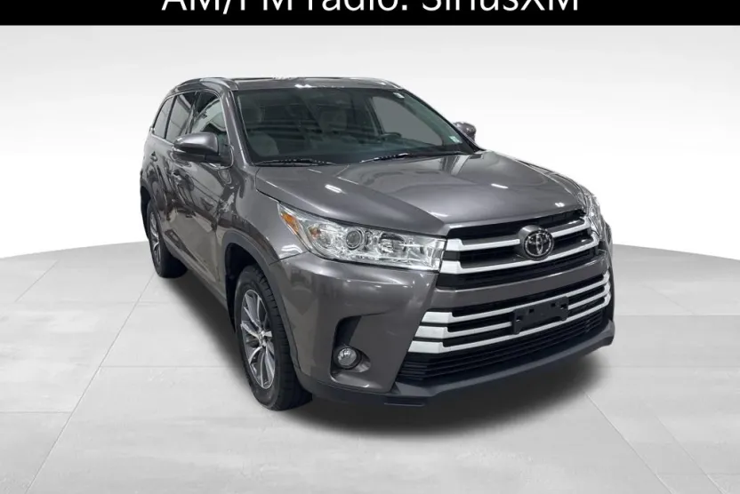 2019 Toyota Highlander SE photo 1