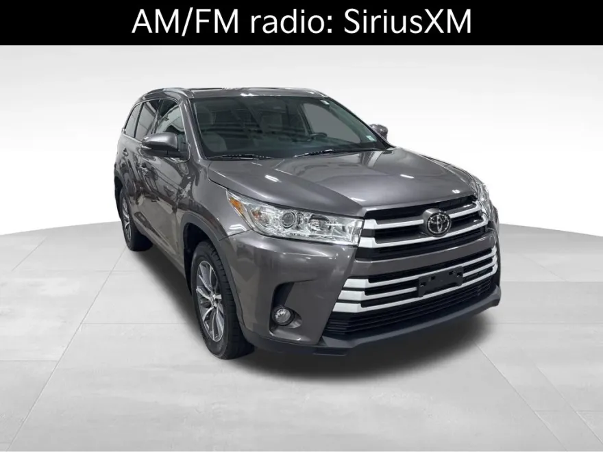 2019 Toyota Highlander SE photo 1