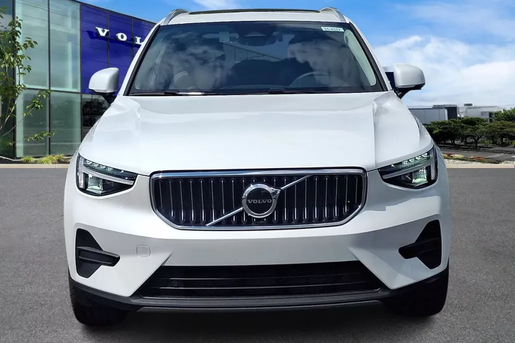 2025 Volvo XC40 Core photo 1