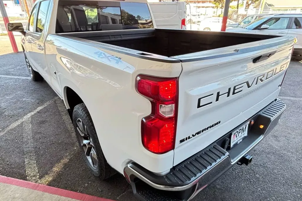 2021 Chevrolet Silverado 1500 LT photo 1