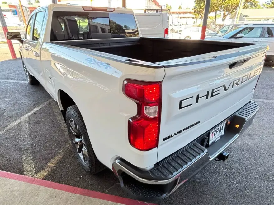 2021 Chevrolet Silverado 1500 LT photo 1
