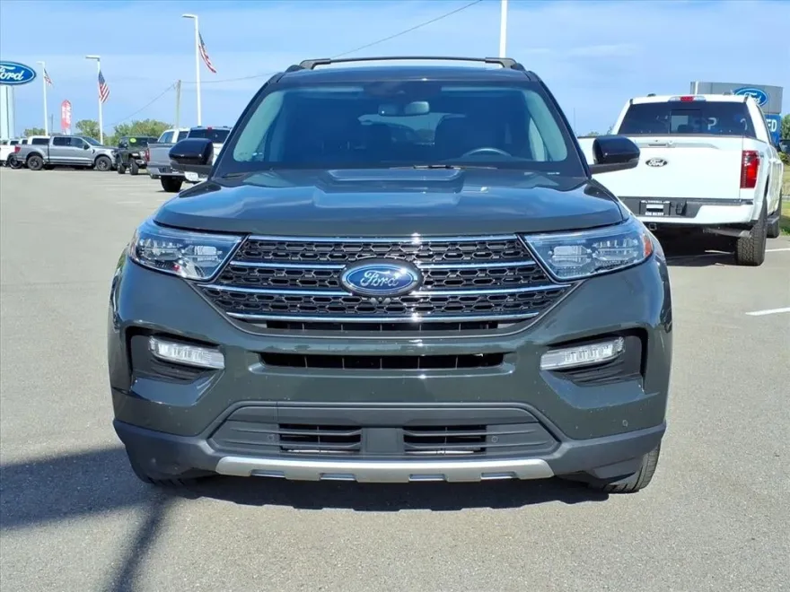 2023 Ford Explorer XLT photo 1