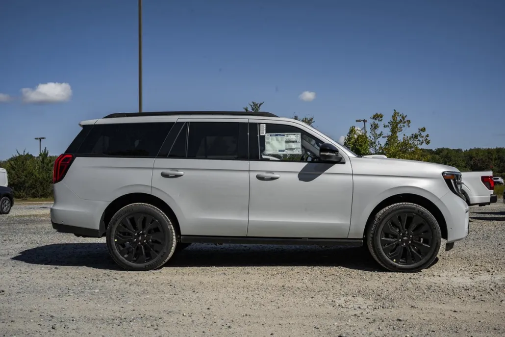 2025 Ford Expedition Platinum photo 1