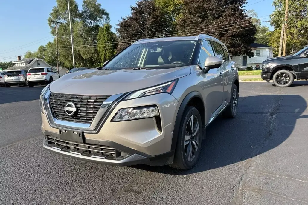 2023 Nissan Rogue SL photo 1