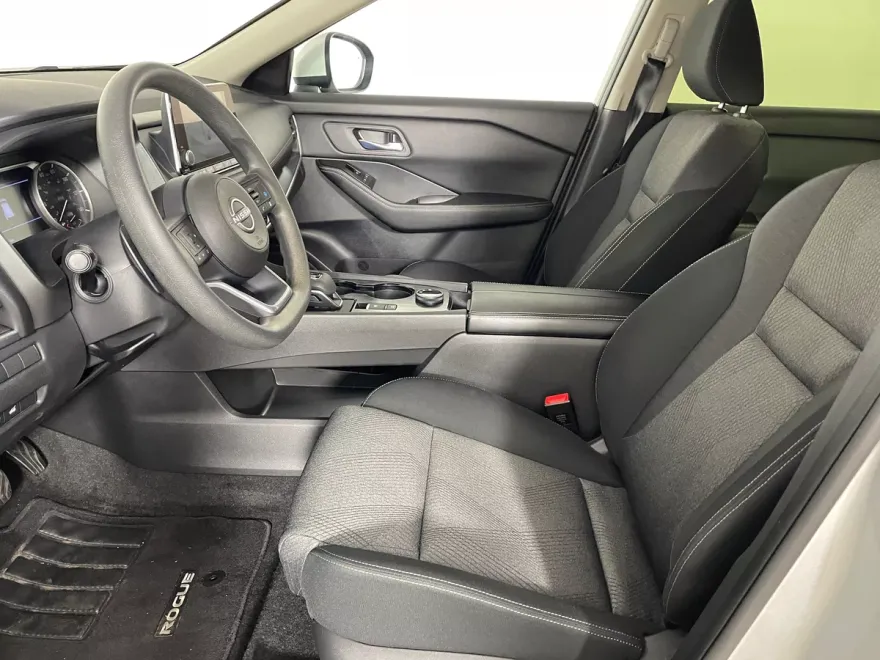 2024 Nissan Rogue SV photo 1