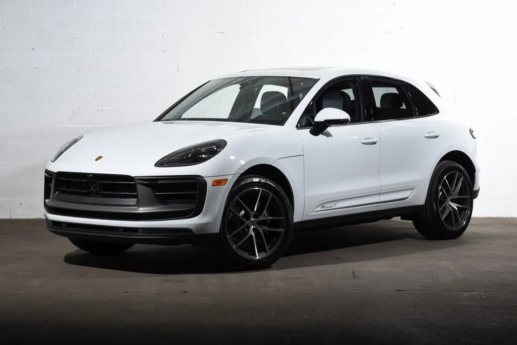 2026 Porsche Macan T photo 1