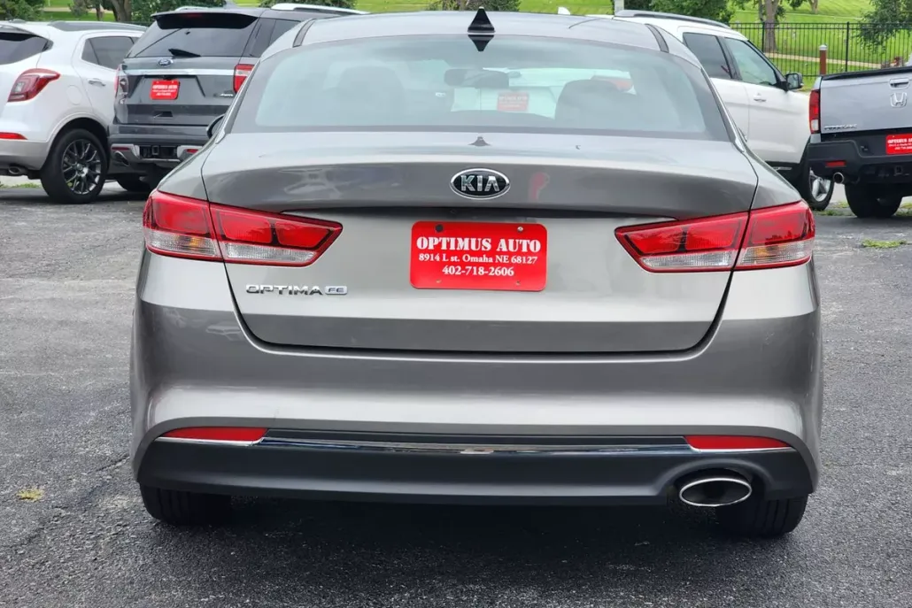 2016 Kia Optima LX photo 1