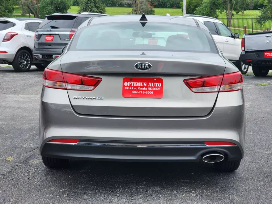 2016 Kia Optima LX photo 1