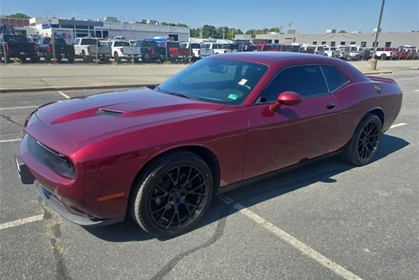 2019 Dodge Challenger SXT photo 1