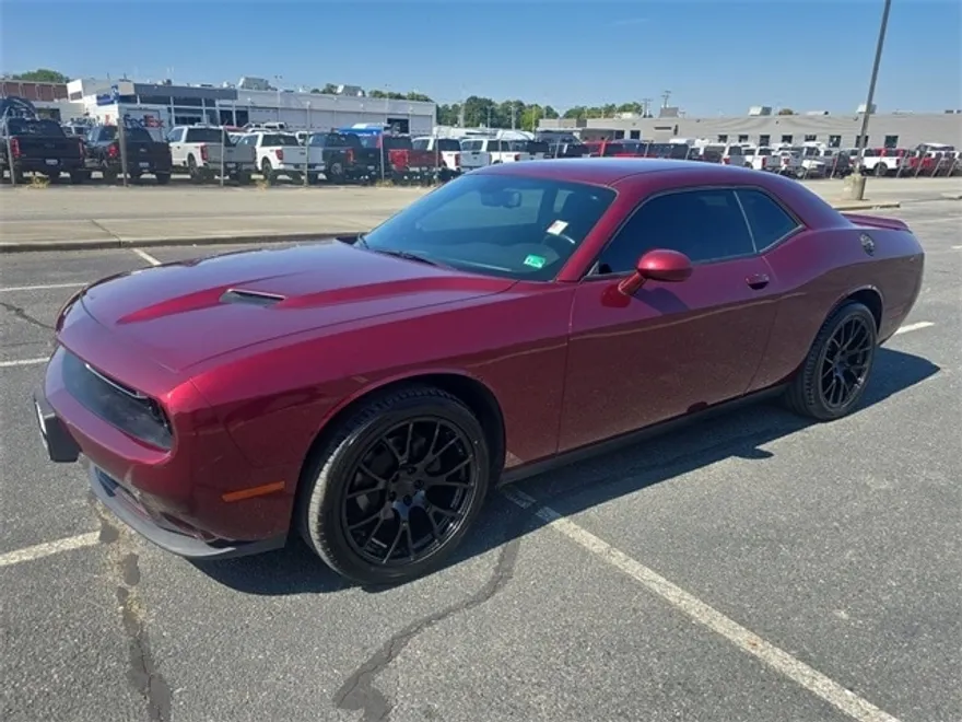 2019 Dodge Challenger SXT photo 1