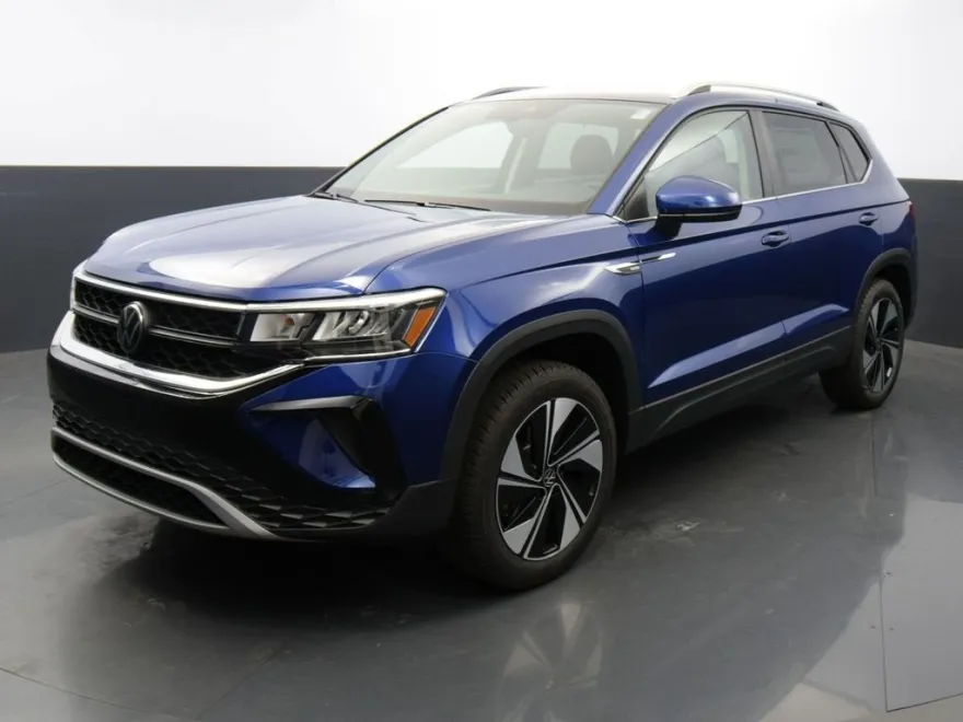 2024 Volkswagen Taos SE photo 1