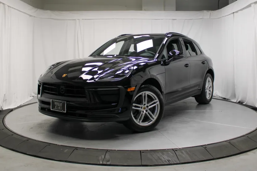 2023 Porsche Macan T photo 1