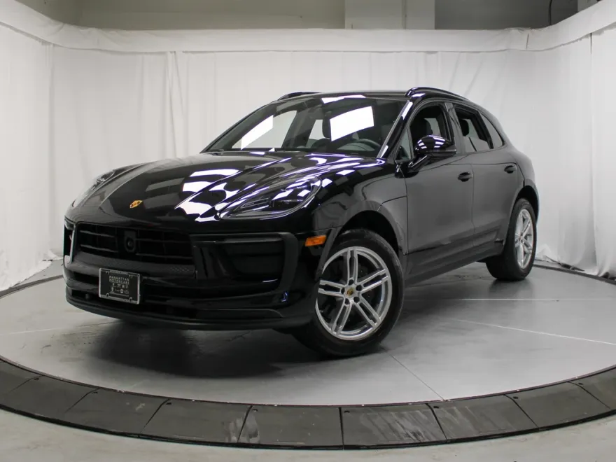 2023 Porsche Macan T photo 1