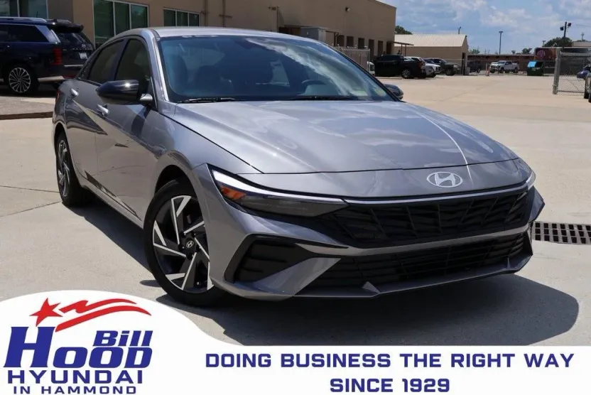 2025 Hyundai Elantra SEL Sport photo 1