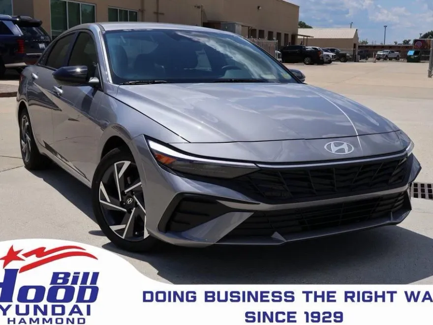 2025 Hyundai Elantra SEL Sport photo 1