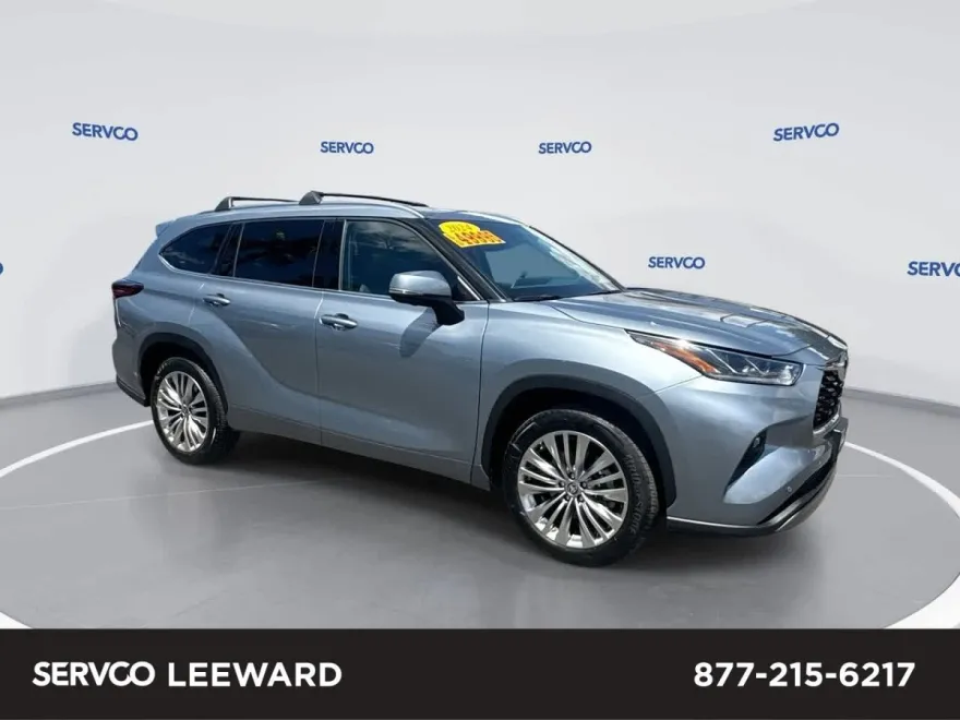 2024 Toyota Highlander LE photo 1