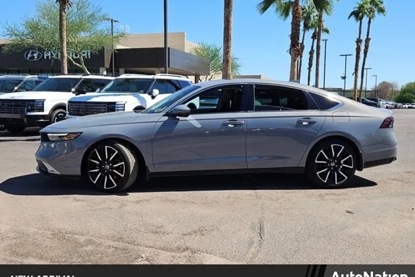 2024 Honda Accord Hybrid Touring photo 1