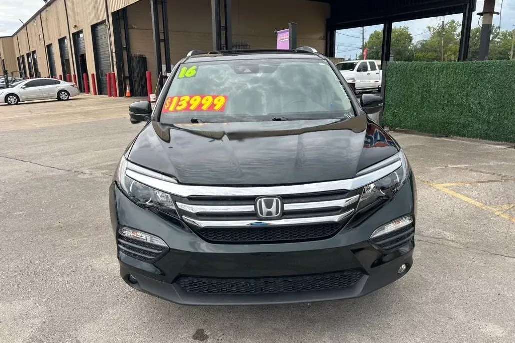 2016 Honda Pilot Touring photo 1