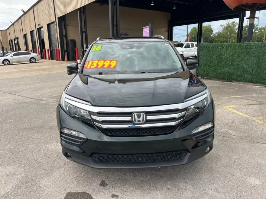 2016 Honda Pilot Touring photo 1