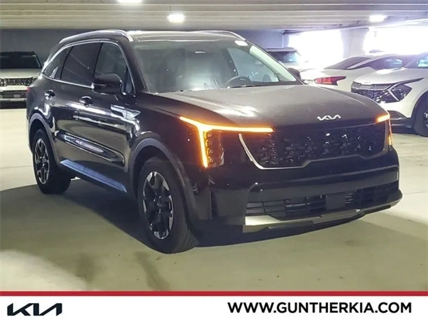 2025 Kia Sorento S photo 1