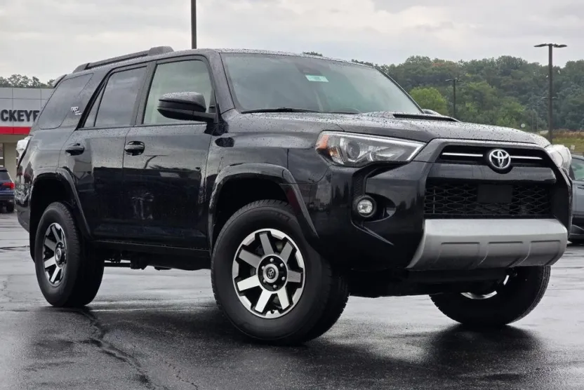 2021 Toyota 4Runner TRD Off-Road photo 1