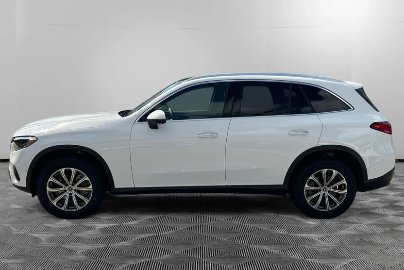 2025 Mercedes Benz GLC 300 4MATIC photo 1
