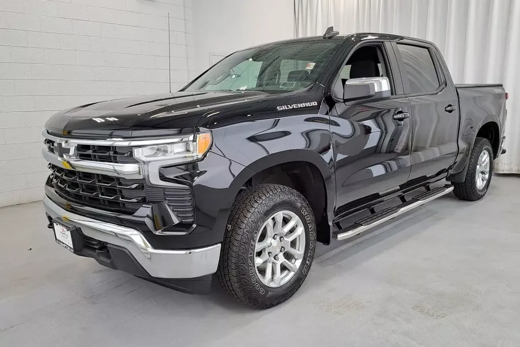 2022 Chevrolet Silverado 1500 LT photo 1