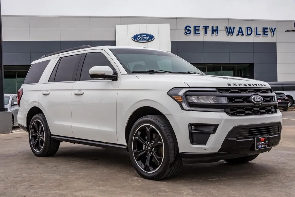 2022 Ford Expedition Limited photo 1