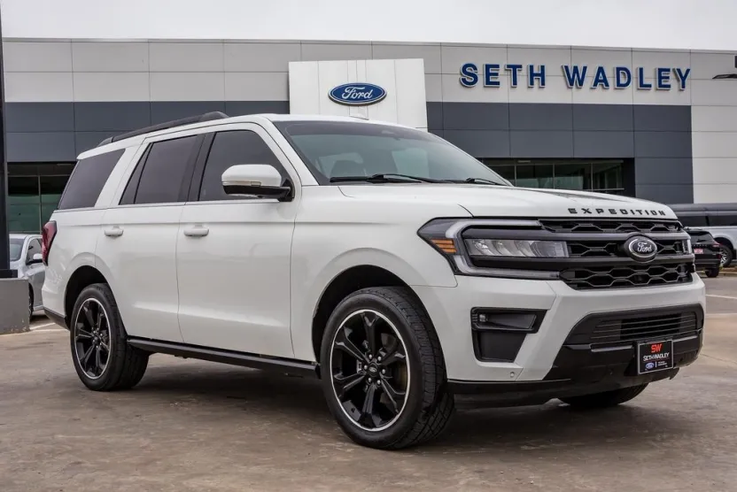 2022 Ford Expedition Limited photo 1