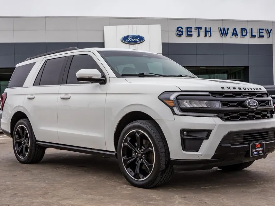 2022 Ford Expedition Limited photo 1