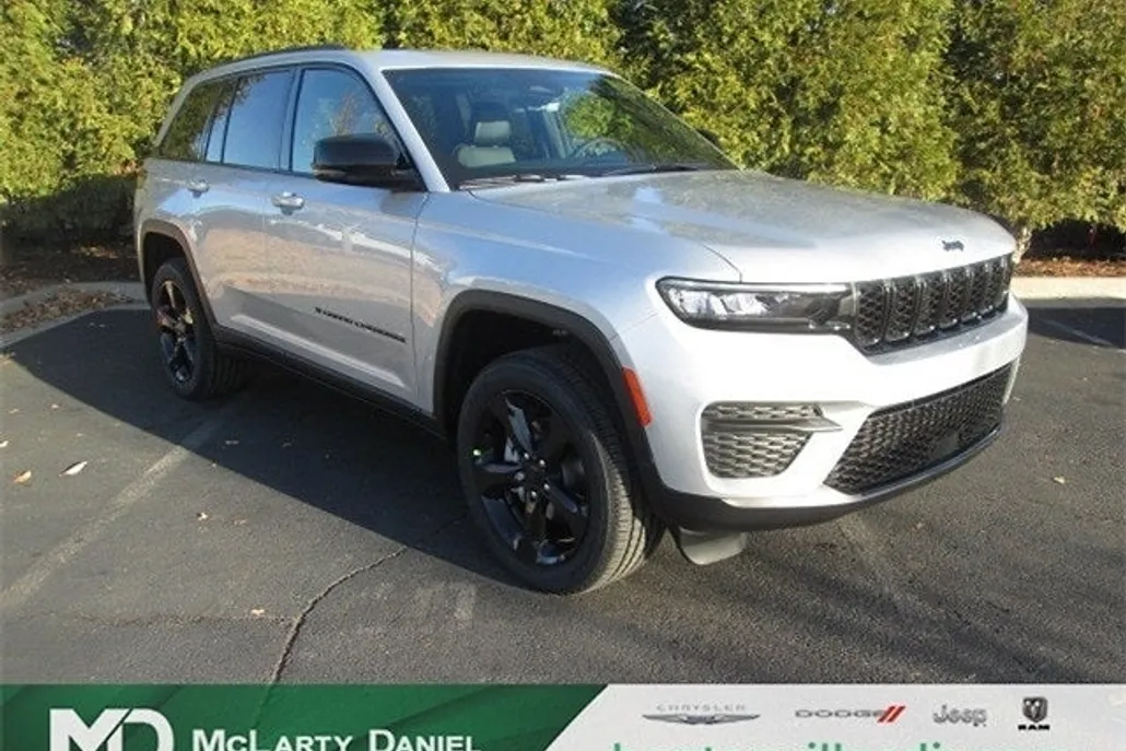 2025 Jeep Grand Cherokee Altitude photo 1